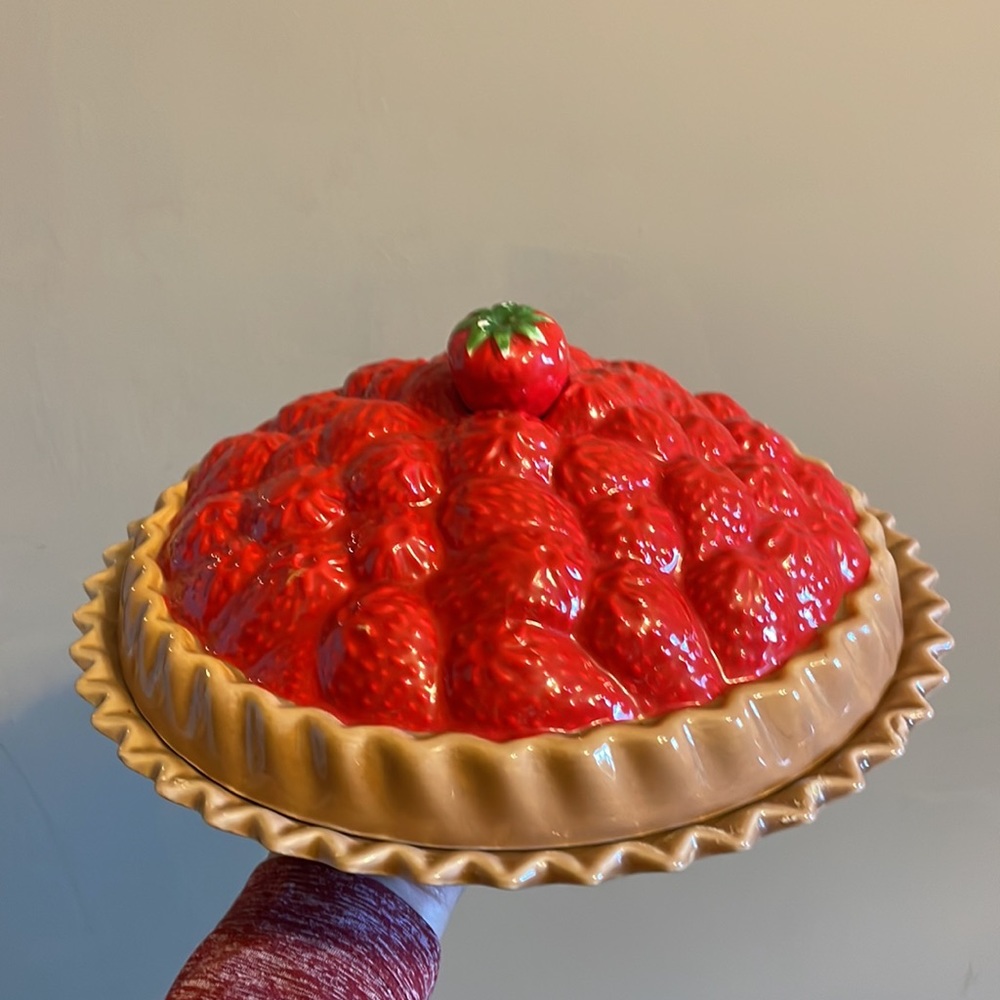 Vintage Universal Trumps Corp Strawberry Pie Baking Dish with Recipe